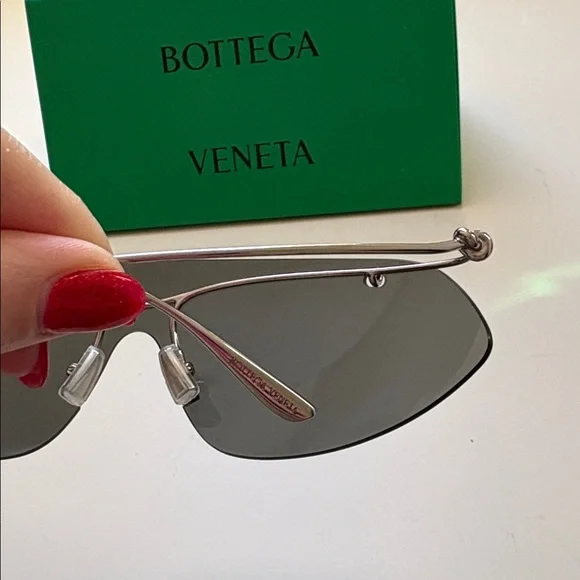 New Bottega Veneta sunglasses - Picture 5 of 6